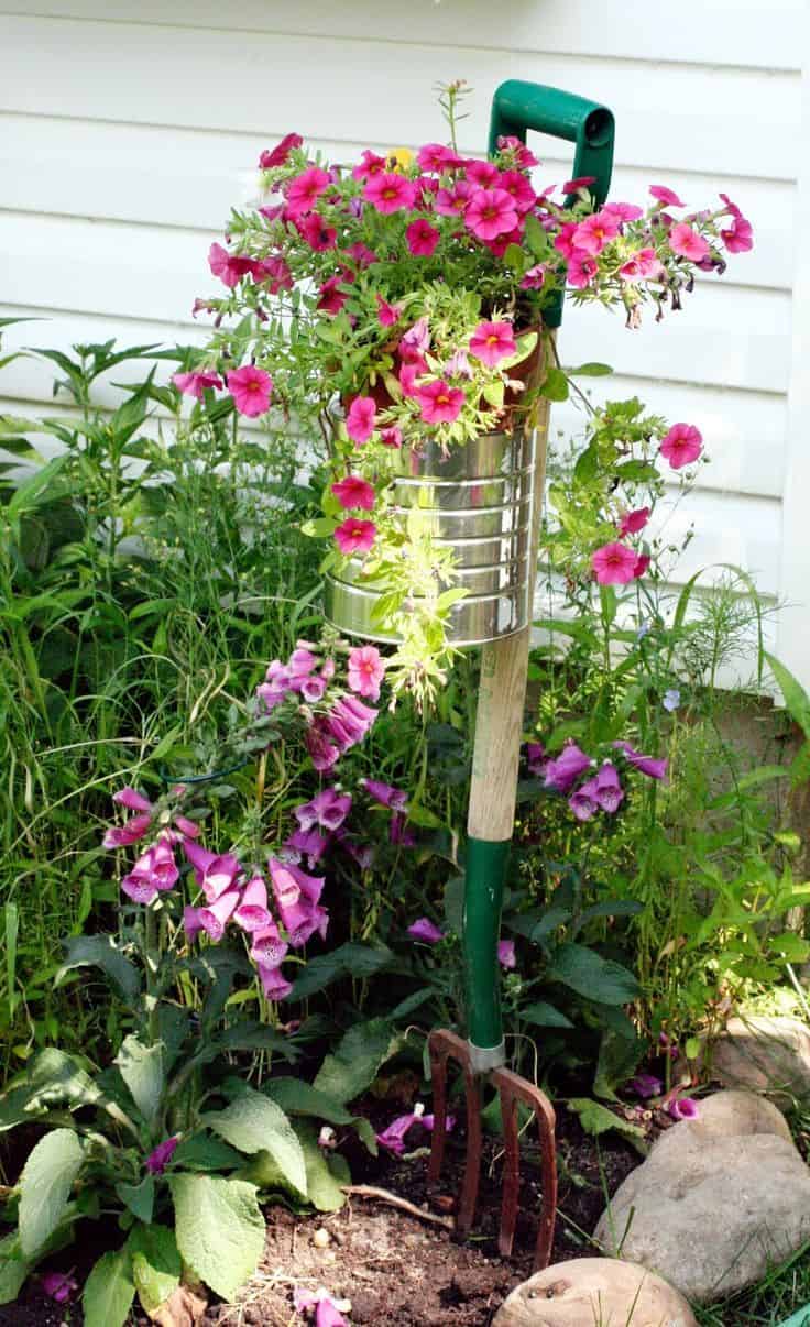 Upcycled Shovel and Pitchfork Planters 8