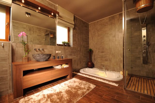 21 Dream Master Bathrooms That Will Leave You Breathless 8