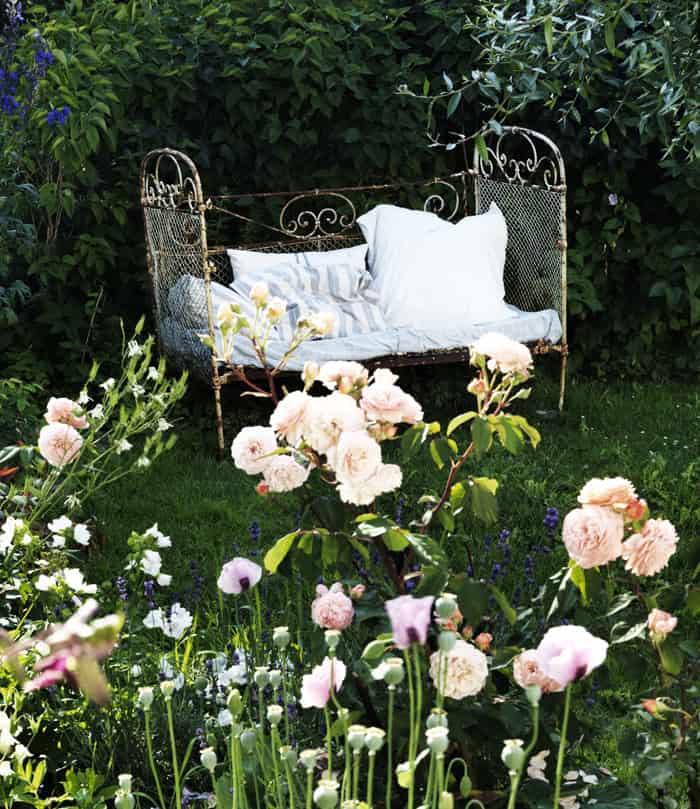 23 Lovely Vintage Beds for Your Garden 11