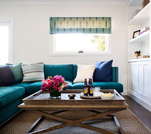 21 Vibrant Colored Sofa Design Ideas to Break the Monotony in the Living Room 13
