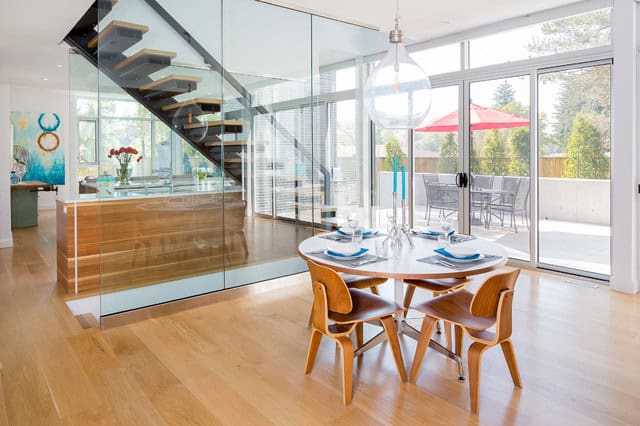 18 Simply Elegant DIning Room Design Ideas with Glass Walls 14