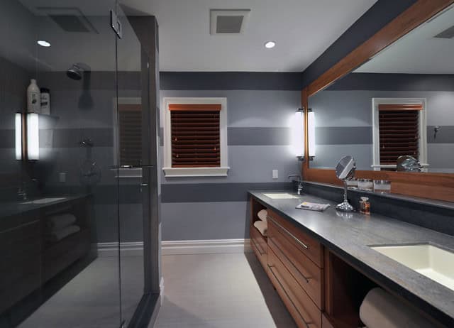 21 Elegant Bathrooms Decorated With Stripes Pattern Tiles 15