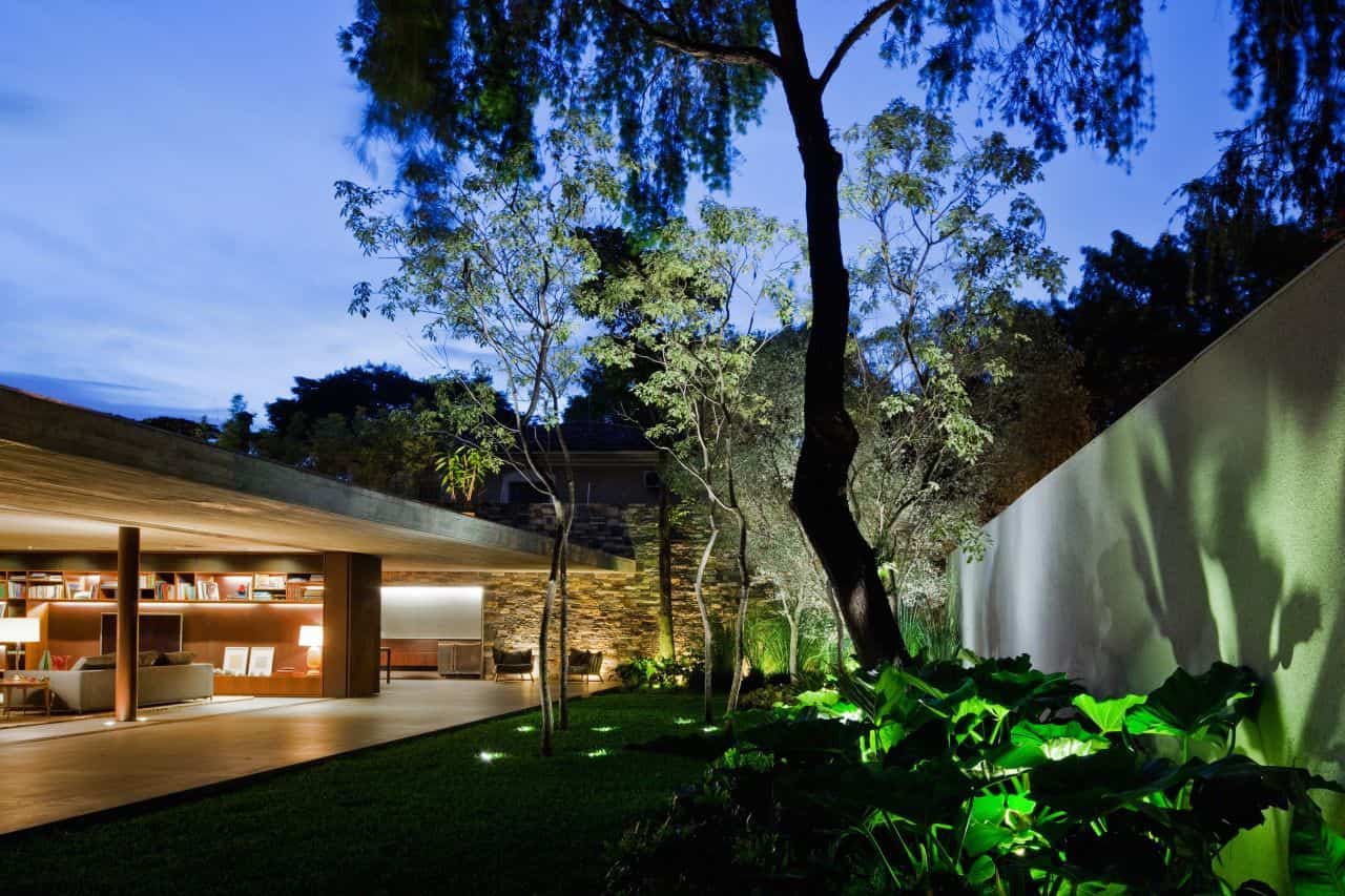 V4 House by Studio MK27: A Ground-Level Pavilion in São Paulo V4 House by Studio MK27: A Ground-Level Pavilion in São Paulo