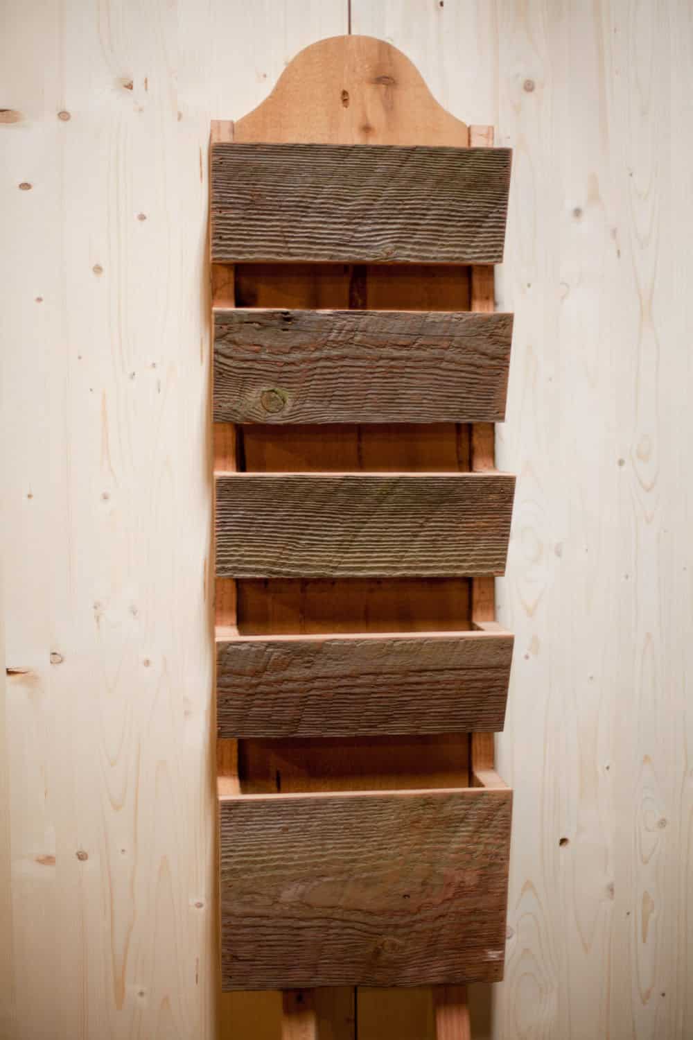 Rustic Mail Organizer 18 DIY Rustic Designs For Your Home and Garden (10)