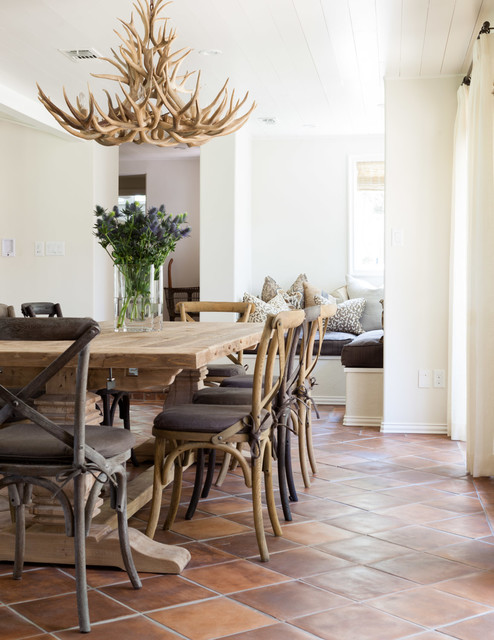 21 Inspirational Ideas How to Add a Rustic Touch in Your Home with Antler Chandelier