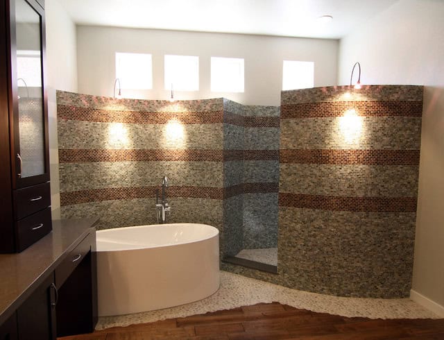 21 Elegant Bathrooms Decorated With Stripes Pattern Tiles 18