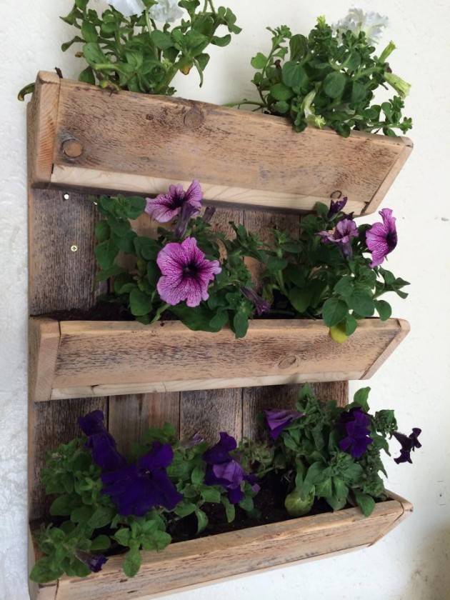 20 Easy Reclaimed Wood DIY Garden Projects