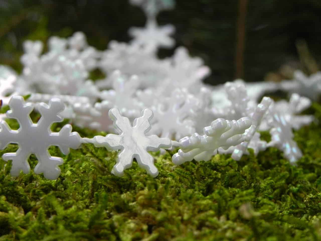 Miniature Fairy Garden Snowflake Garland Buy it here: www.etsy.com