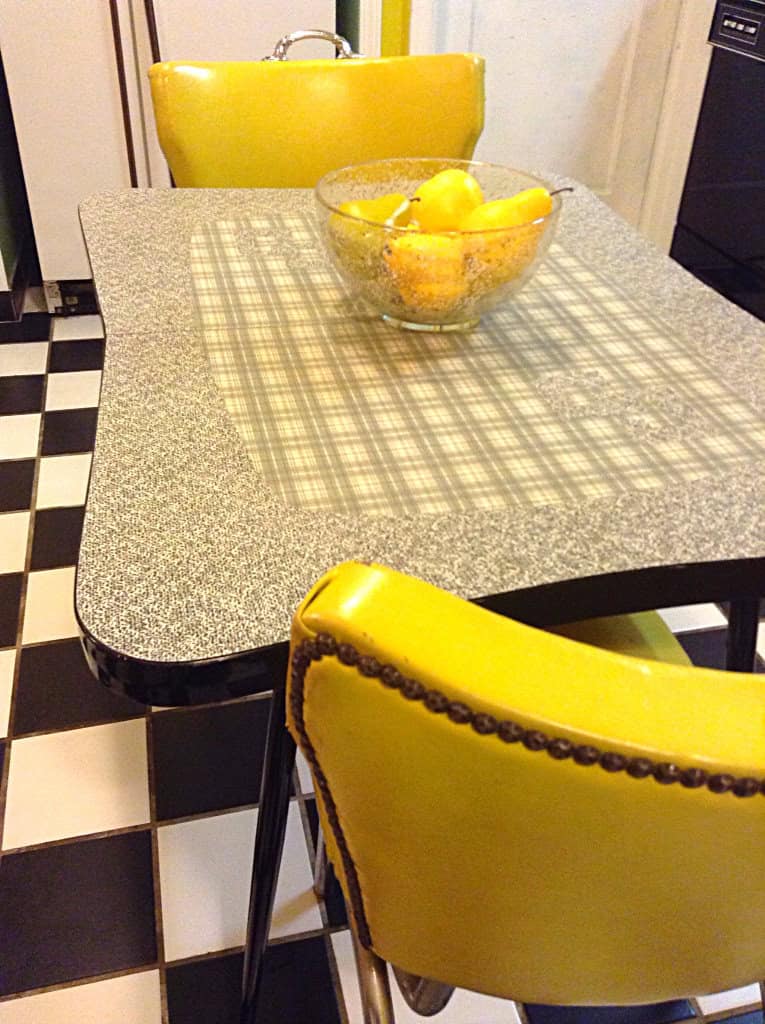 21 Timeless Vintage Table Designs