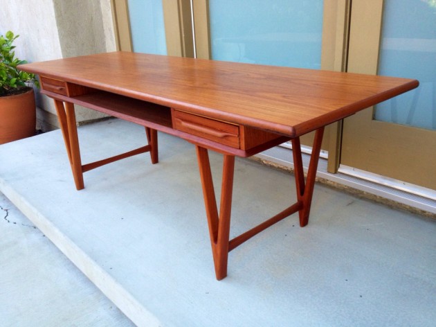 21 Timeless Vintage Table Designs