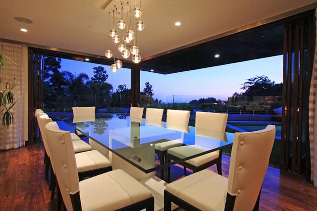 18 Simply Elegant DIning Room Design Ideas with Glass Walls 2