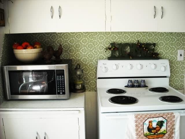 25. You can use removable fabric if you want to be able to change the way your backsplash looks frequently 25