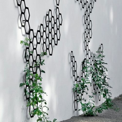 25 Incredible DIY Garden Fence Wall Art Ideas