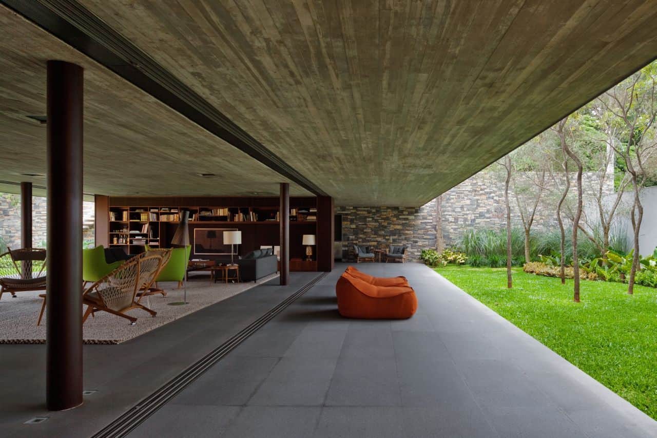 V4 House by Studio MK27: A Ground-Level Pavilion in São Paulo V4 House by Studio MK27: A Ground-Level Pavilion in São Paulo