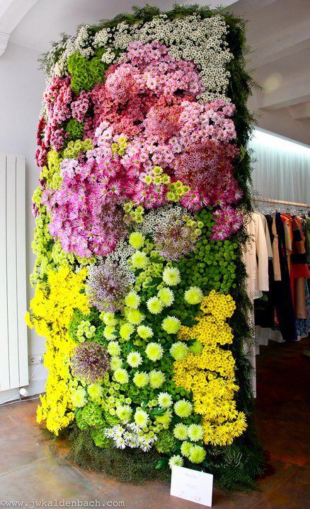 25 Marvelous Flower Walls