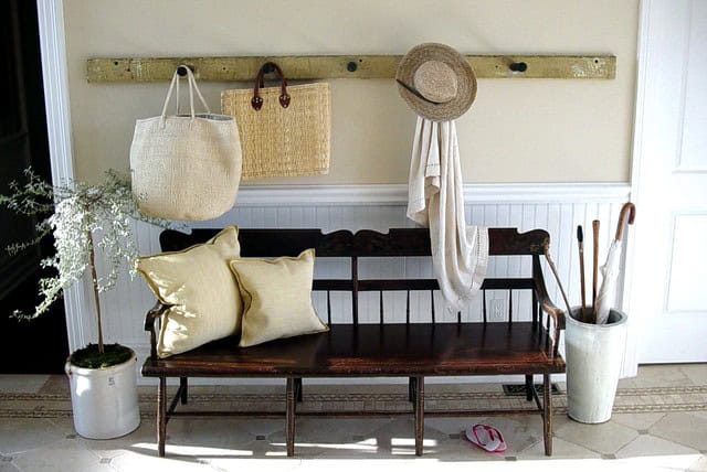 19 Wonderful Repurposed Vintage Benches For Your Hallway