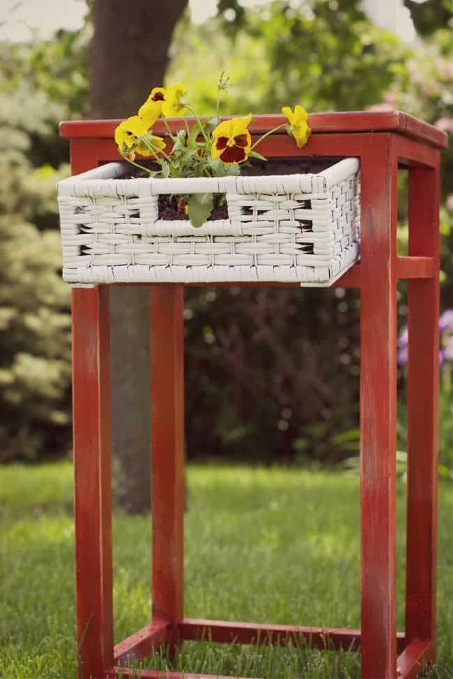 25 Easy Peasy Recycled DIY Planters 9