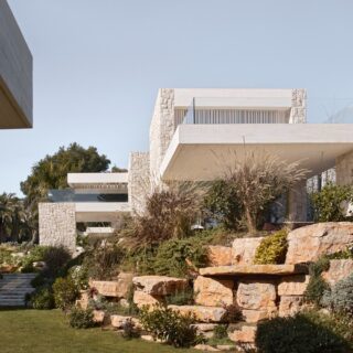 15 Creative Old Window Crafts Anyone Can Easily Build