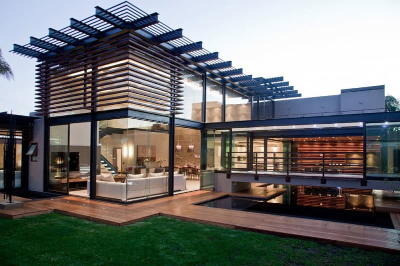 18 Magnificent Houses With Glass Facades 1