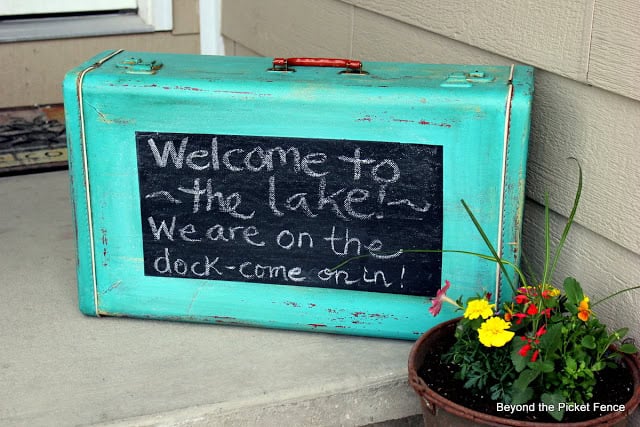 17 Inspirational Ways How To Repurpose Your Old Suitcases 14