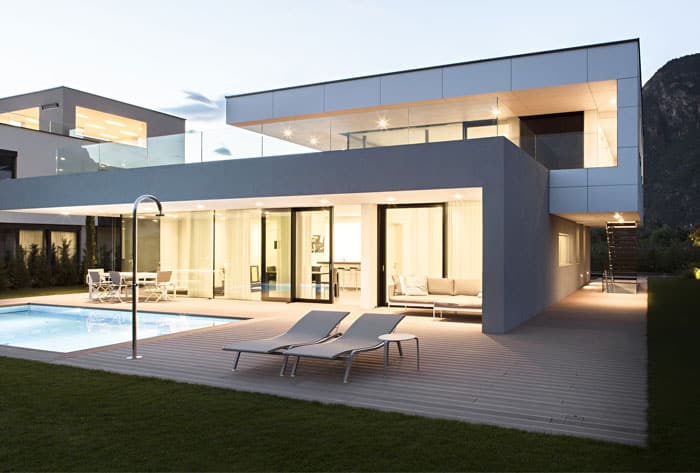 18 Magnificent Houses With Glass Facades 3