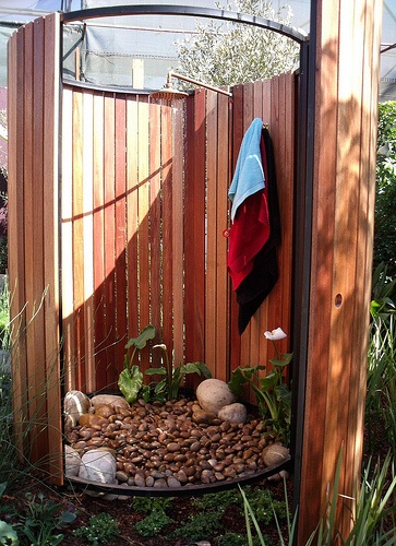 21 Divine Dreamy Outdoor Shower Designs to Spice Up Your Backyard
