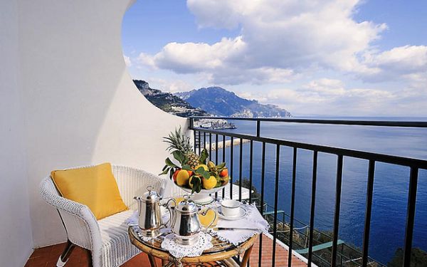 12 Stunning Hotel Balconies with Most Amazing Views in The World