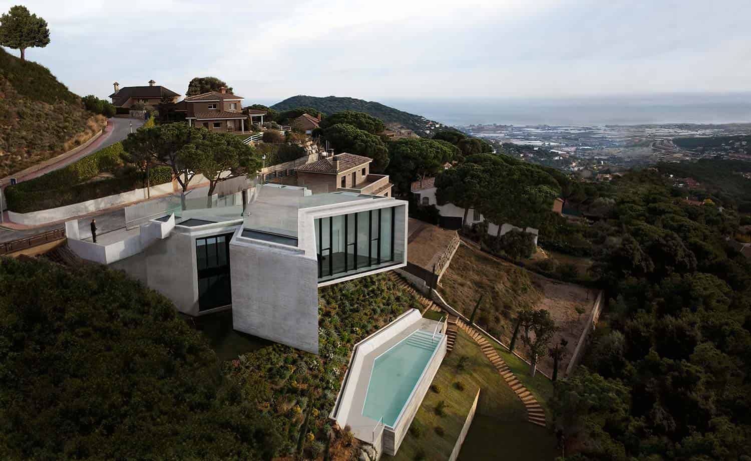 X House – Barcelona, Spain 3. X House 01