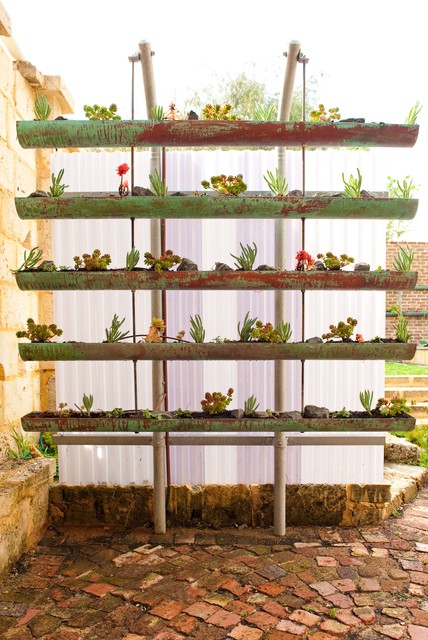 20 Excellent DIY Examples How To Make Lovely Vertical Garden