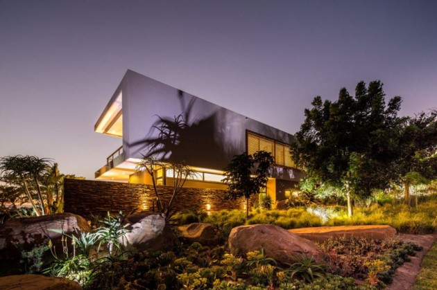 10 Amazing House Designs with More Amazing Nature Surroundings