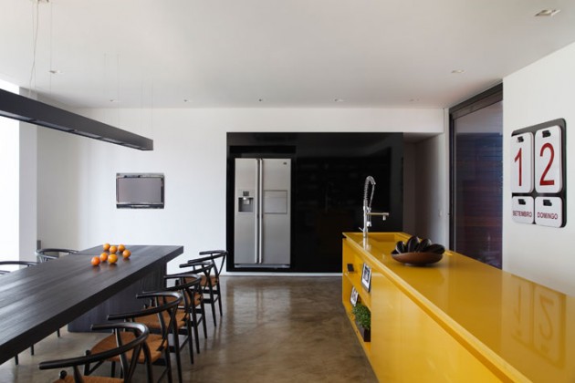A Contemporary LA House by Studio Guilherme Torres