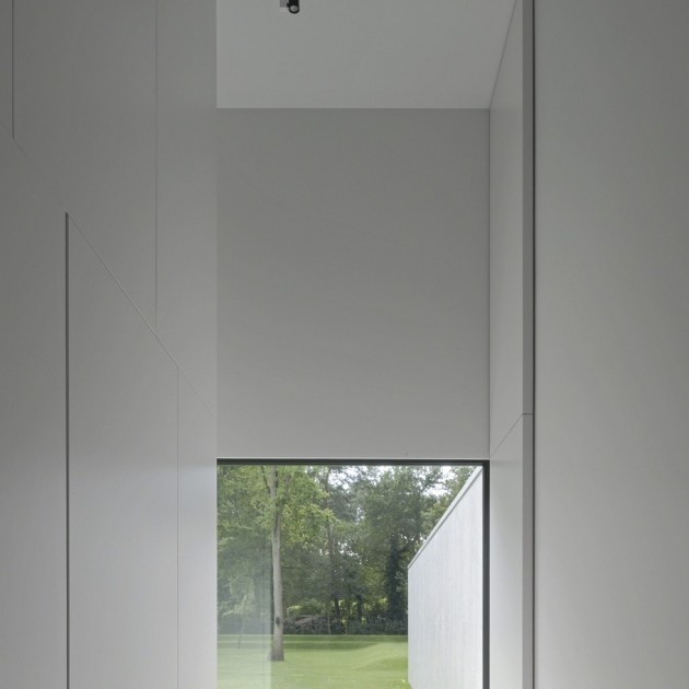 An Outstanding Modern DM Residence in Belgium by Cubyc Architects