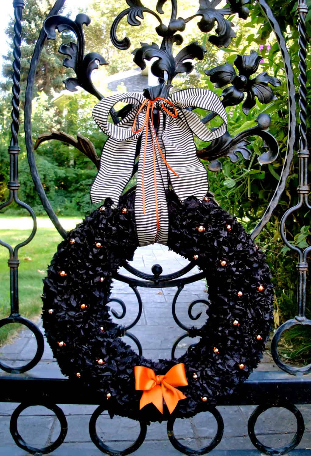 15 Fearsome Handmade Halloween Wreath Designs For Your Front Door
