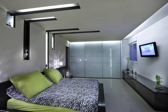 17 Sleek Minimalist Bedrooms for Real Enjoyment 15