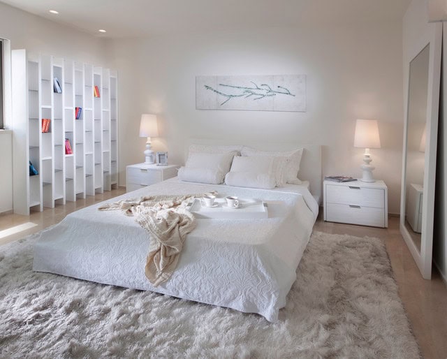 17 Sleek Minimalist Bedrooms for Real Enjoyment 16