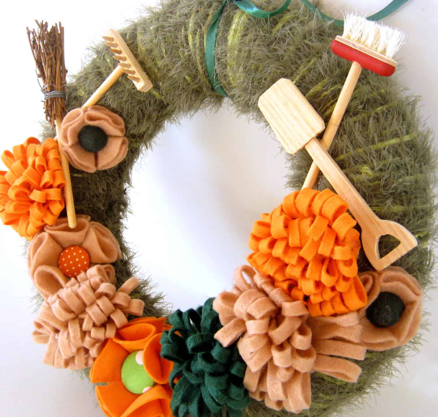 Garden Harvest – Yarn Wreath Buy it here: www.etsy.com/ca