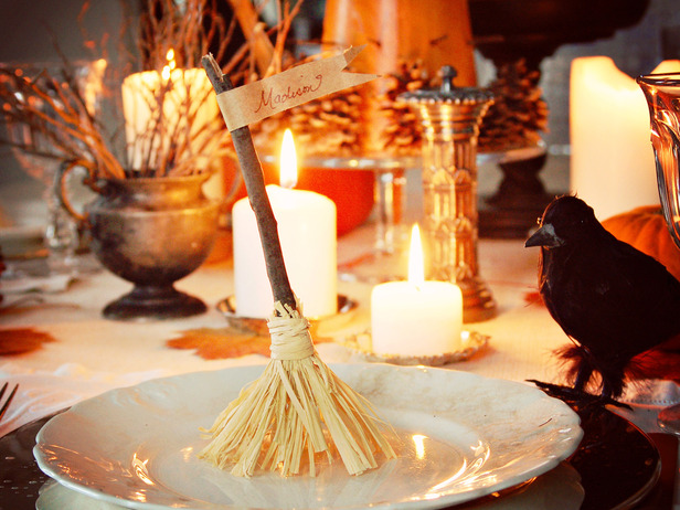 Totally Cool DIY Table Decorations for Amazing Halloween Party