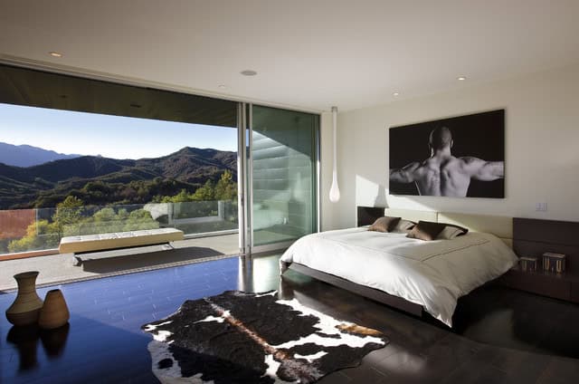 17 Sleek Minimalist Bedrooms for Real Enjoyment 8