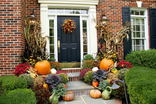 Inspiring Ideas How To Decorate Your Porch This Fall