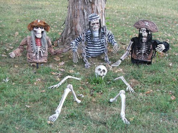 12 Last Minute &amp; Super Scary DIY Outdoor Halloween Decorations