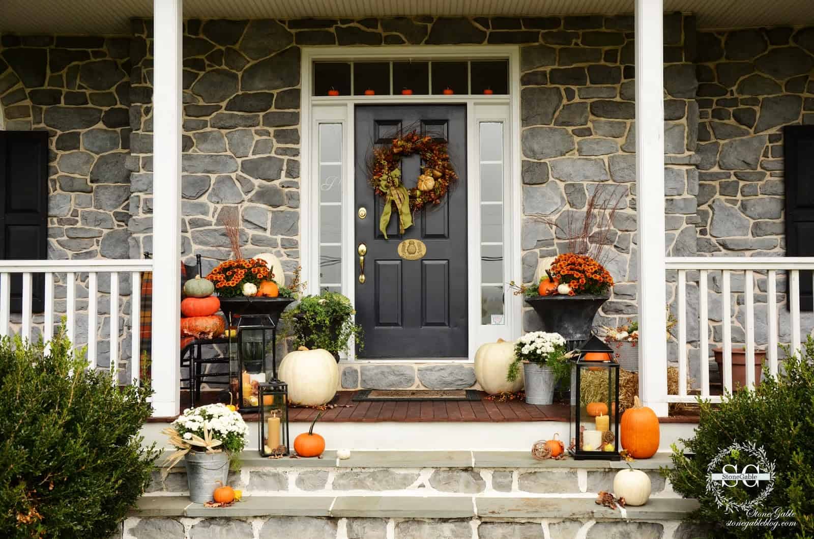 Inspiring Ideas How To Decorate Your Porch This Fall 6