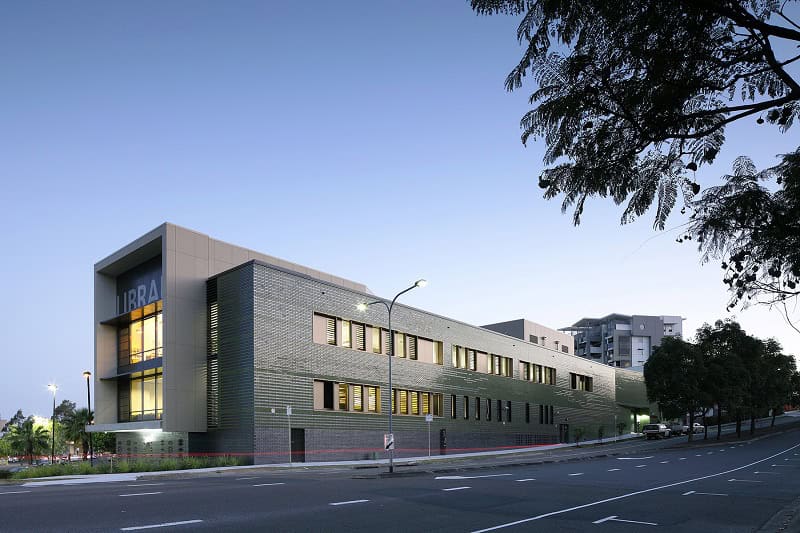 Helensvale Branch Library and CCYC in Helensvale QLD, Australia John Mills Architectural Photography