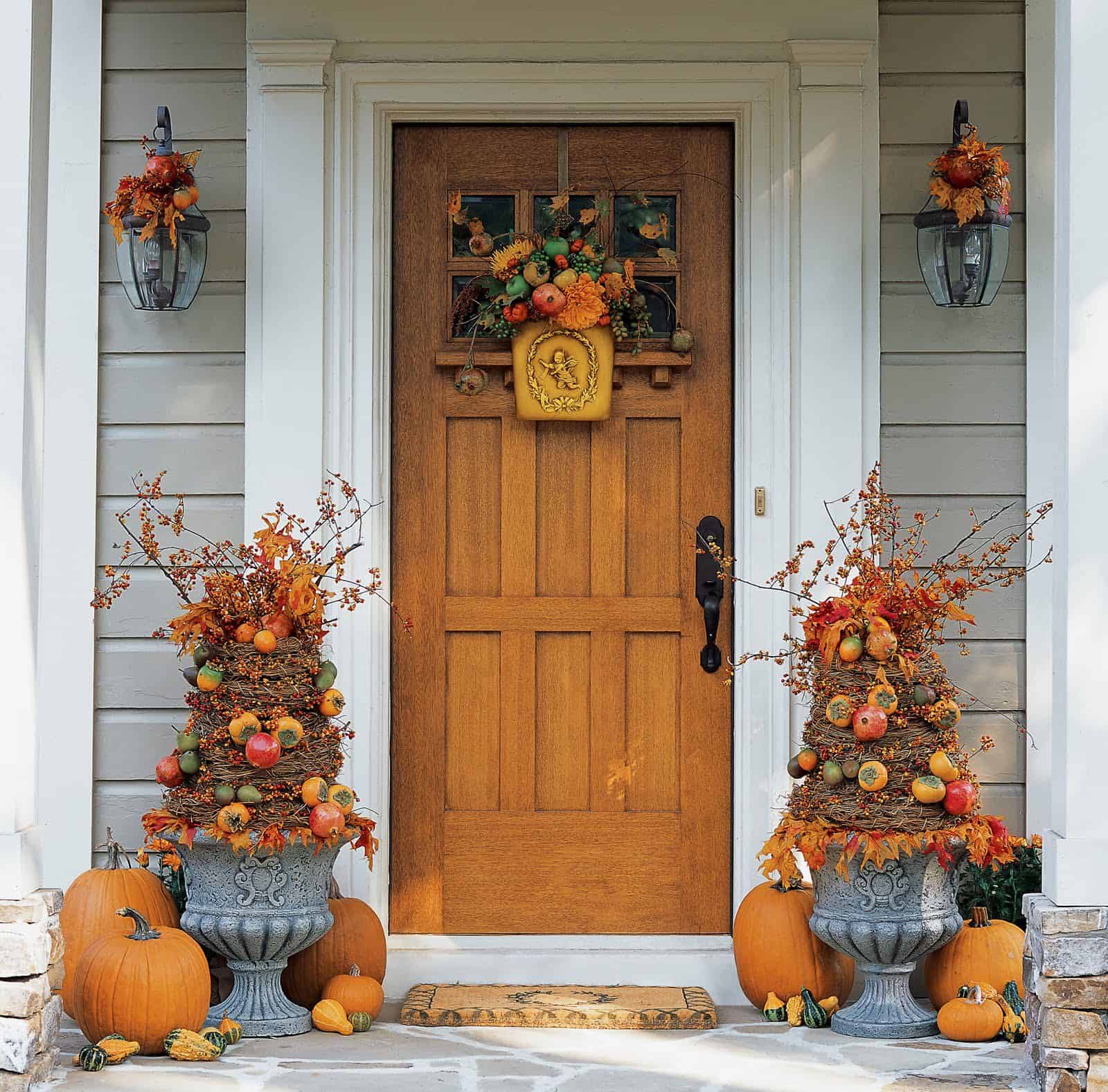 Inspiring Ideas How To Decorate Your Porch This Fall F05_FALLFR_DOOR