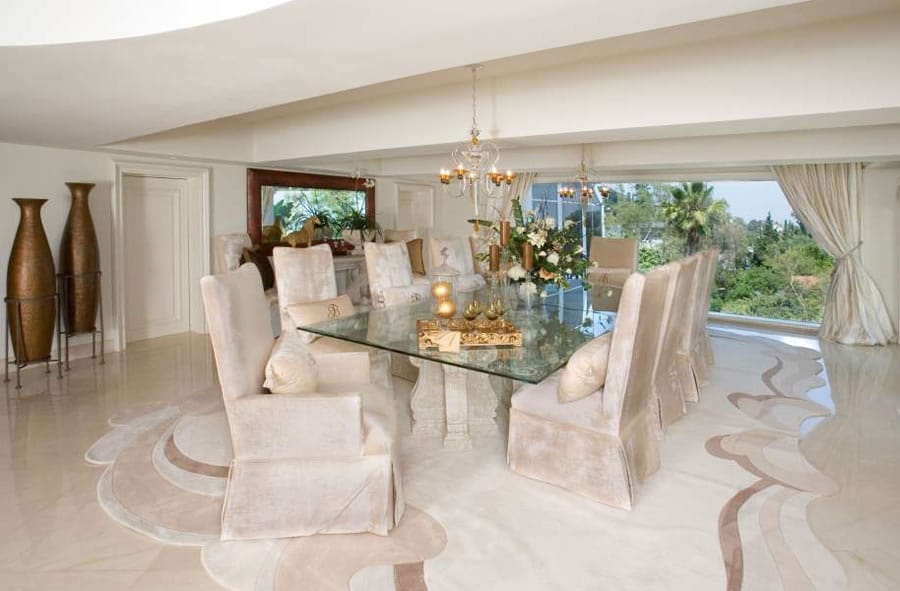Top 12 Astonishing Luxury Dining Room Ideas That Wows 9