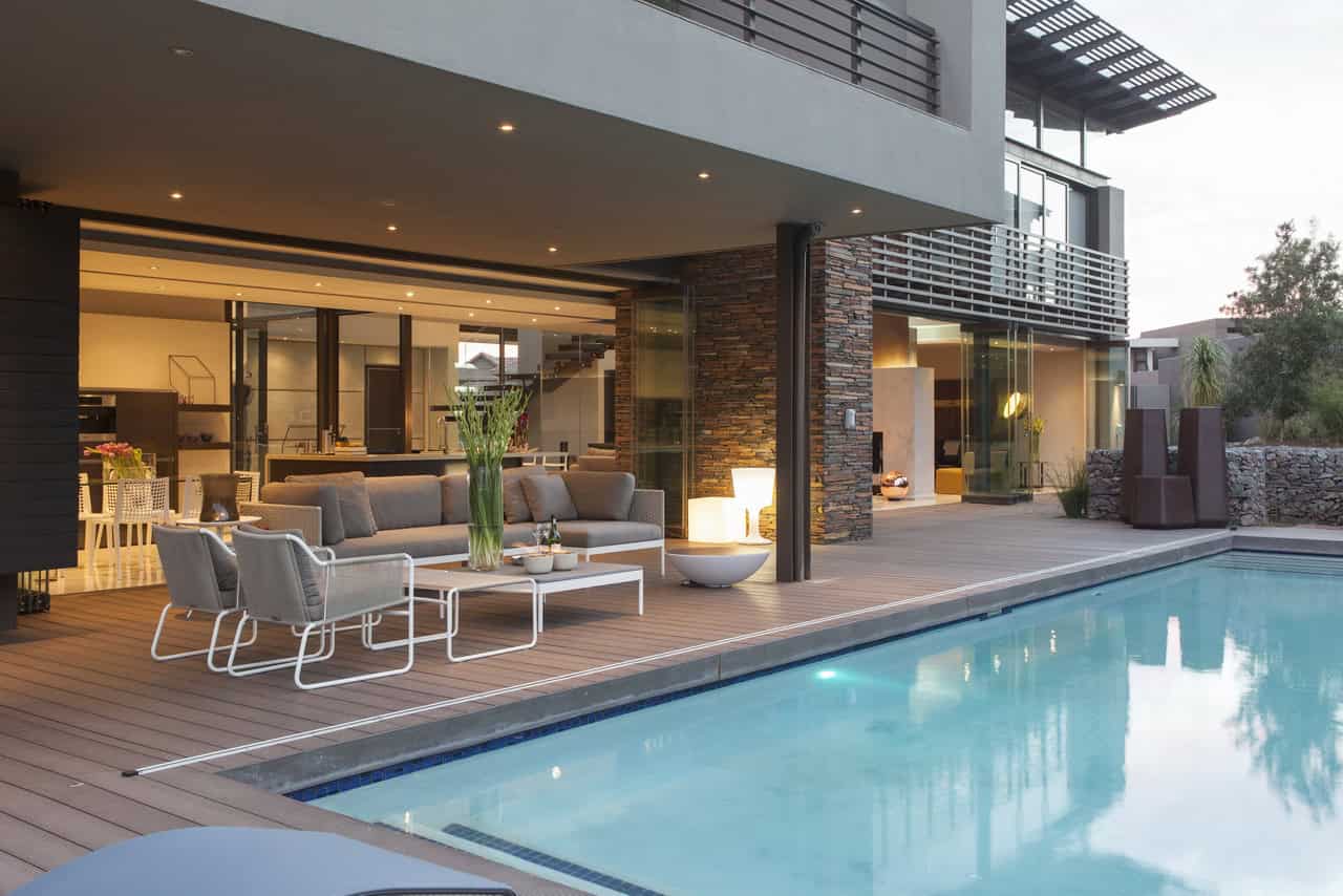 Photography by: Barend Roberts and David Ross