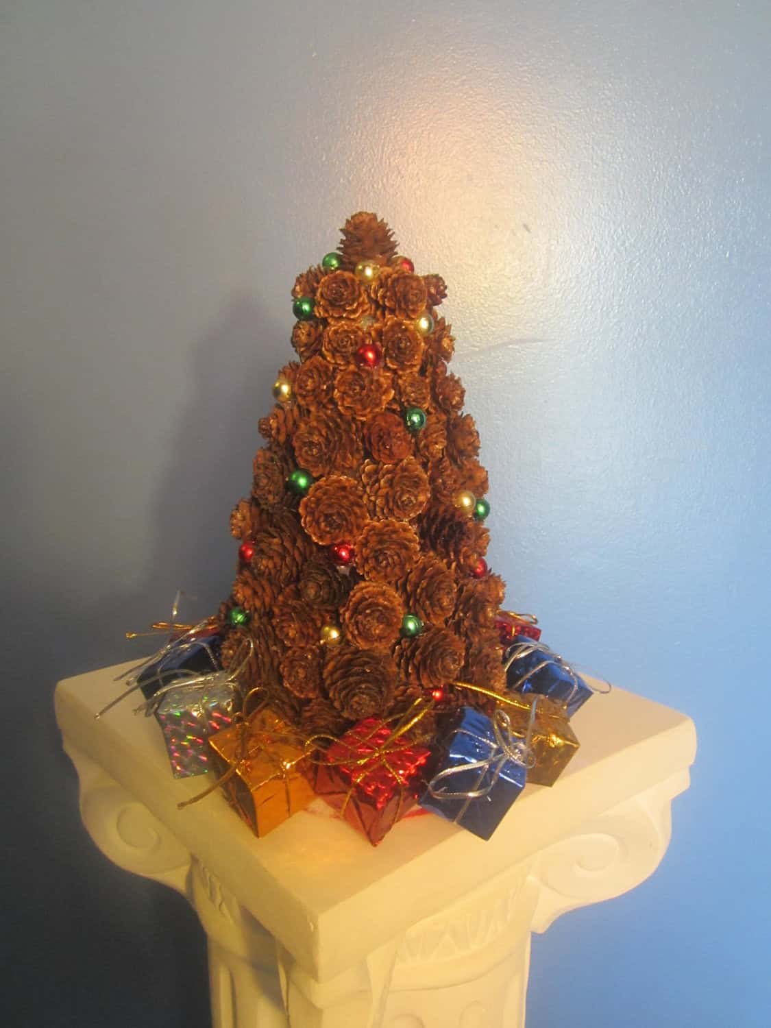 Pine Cone Christmas tree Source