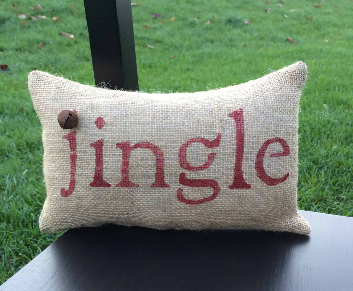 15 Festive Handmade Christmas Pillows For a Perfect Christmas Gift!