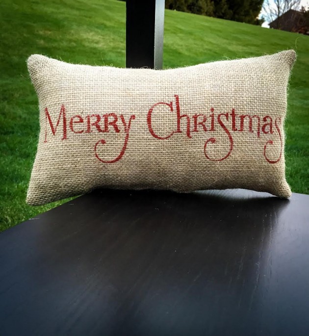 15 Festive Handmade Christmas Pillows For a Perfect Christmas Gift!