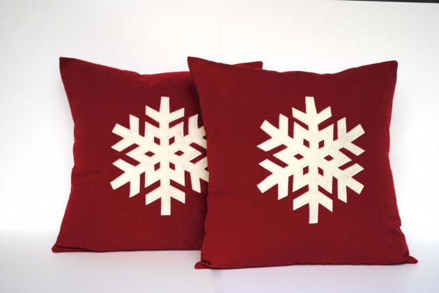 15 Festive Handmade Christmas Pillows For a Perfect Christmas Gift!