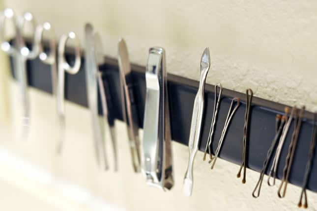 Make magnetic bathroom rack 15